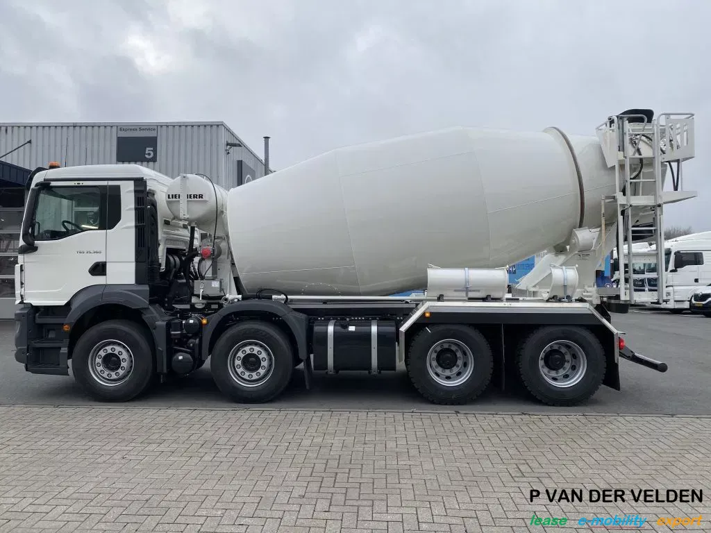 MAN TGS 35.360 8x4 BB | mixer 10 m3 | Liebherr | 37 Ton