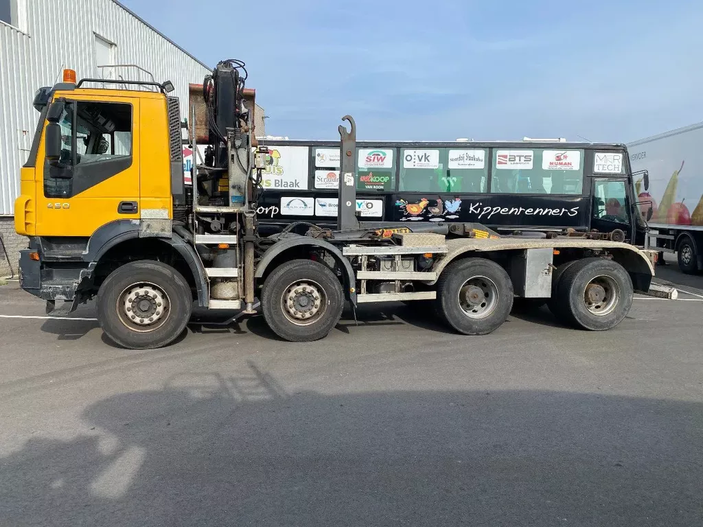 Iveco Trakker 450 | 8x4-6 | Hook + Crane |