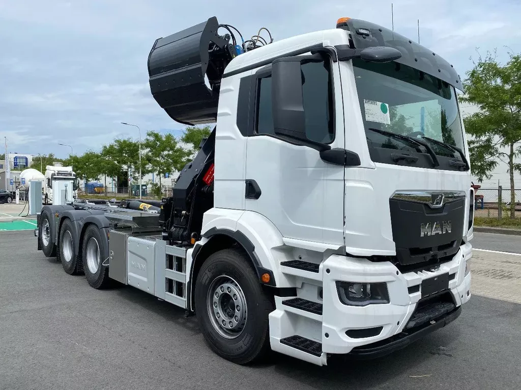 MAN TGS 35.480 8x4-4 BL | kraan HMF 1943-Z2 | HyvaLift Titan 26-57-S |