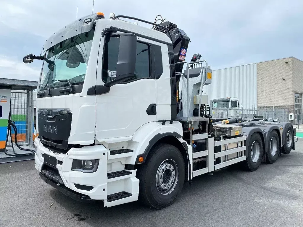 MAN TGS 35.480 8x4-4 BL | kraan HMF 1943-Z2 | HyvaLift Titan 26-57-S |